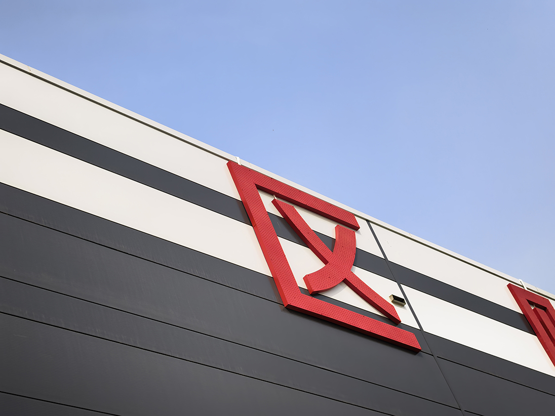 山东地产楼顶大字生产现场